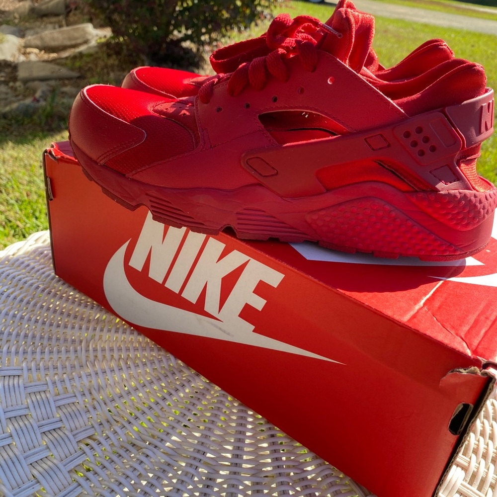 Nike haurraches(sorry if I misspelled it lol)